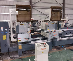 Digital precision cutting saw